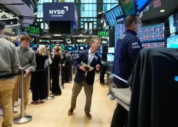 Traders watch Wall Street indexes rebound as oil prices ease - AP Photo/Seth Wenig