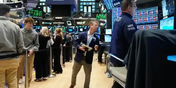 Traders watch Wall Street indexes rebound as oil prices ease - AP Photo/Seth Wenig