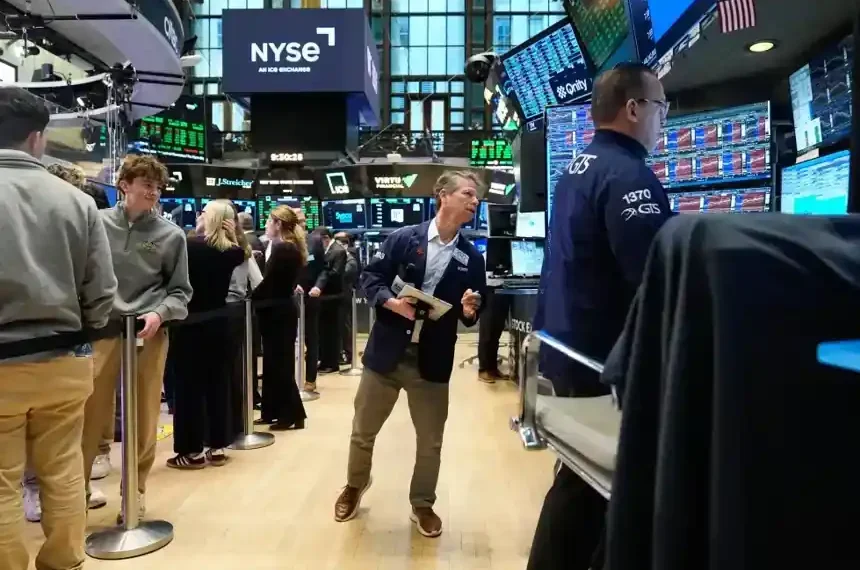 Traders watch Wall Street indexes rebound as oil prices ease - AP Photo/Seth Wenig