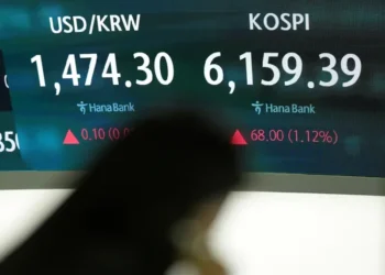 Asian market screens track Wall Street gains and oil stability - AP Photo/Lee Jin-man