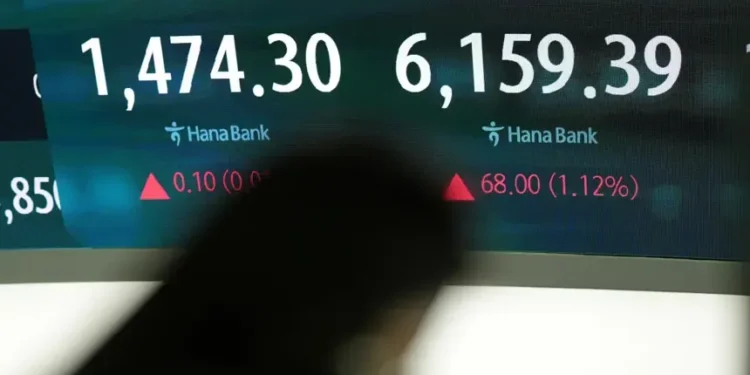 Asian market screens track Wall Street gains and oil stability - AP Photo/Lee Jin-man