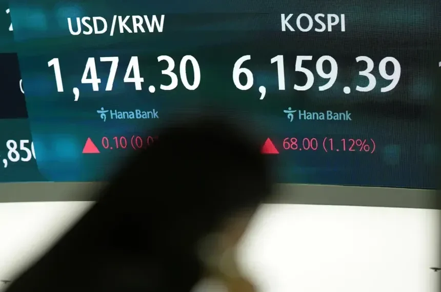 Asian market screens track Wall Street gains and oil stability - AP Photo/Lee Jin-man