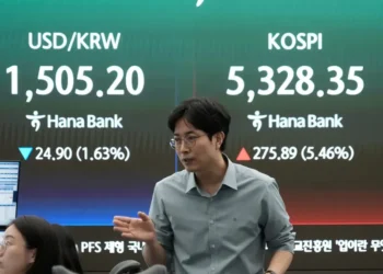 Traders monitor Asian stocks after oil falls below $100 - AP Photo/Ahn Young-joon