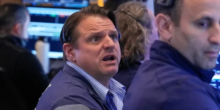 Traders monitor oil prices and US stock market movement - AP Photo/Richard Drew