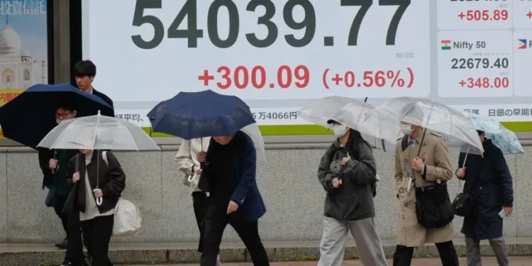 Oil traders monitor screens as Wall Street reacts to Iran risks - AP Photo/Eugine Hoshiko