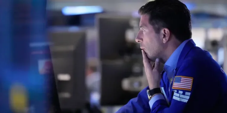 Traders react as S&P 500 hits record on Iran hopes - AP Photo/Seth Wenig