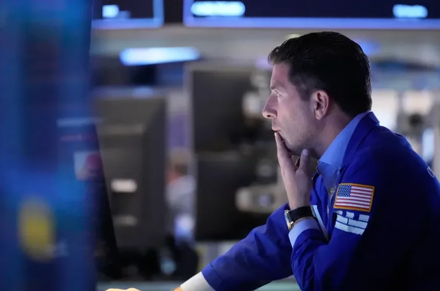 Traders react as S&P 500 hits record on Iran hopes - AP Photo/Seth Wenig