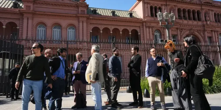 Journalists gather outside Argentina presidency after press access restored- AP Photo/Rodrigo Abd