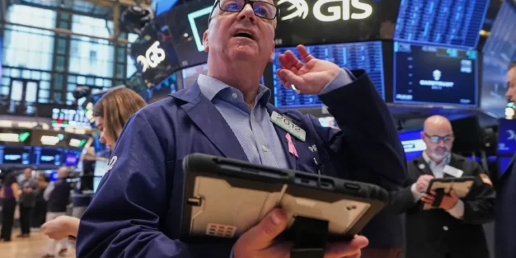 Traders monitor falling global markets amid rising oil and bond yields - AP Photo/Richard Drew