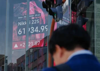 Global stock markets rise as oil prices decline after diplomacy remarks - AP Photo/Eugene Hoshiko, File