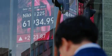Global stock markets rise as oil prices decline after diplomacy remarks - AP Photo/Eugene Hoshiko, File