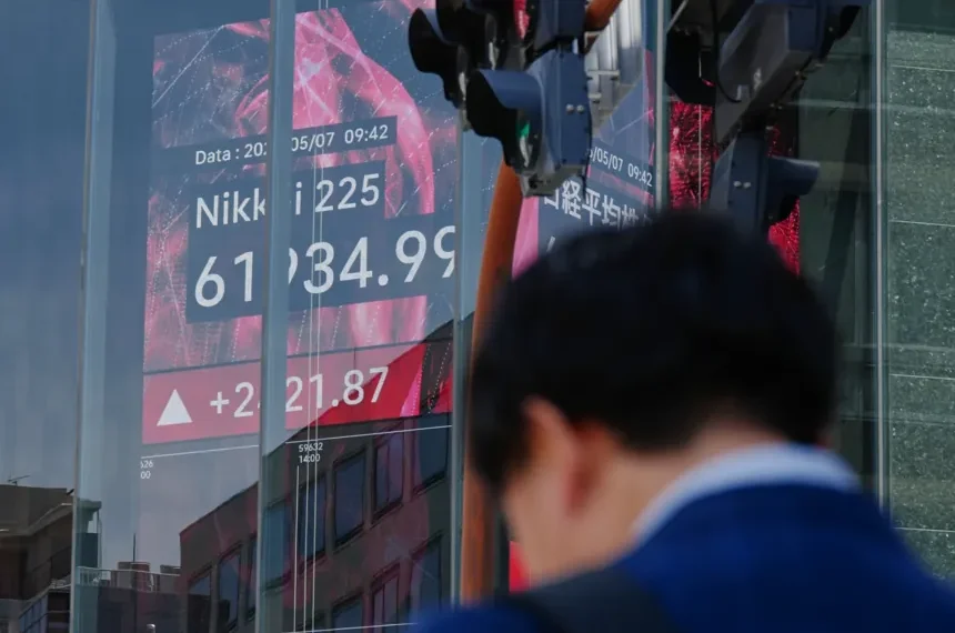 Global stock markets rise as oil prices decline after diplomacy remarks - AP Photo/Eugene Hoshiko, File