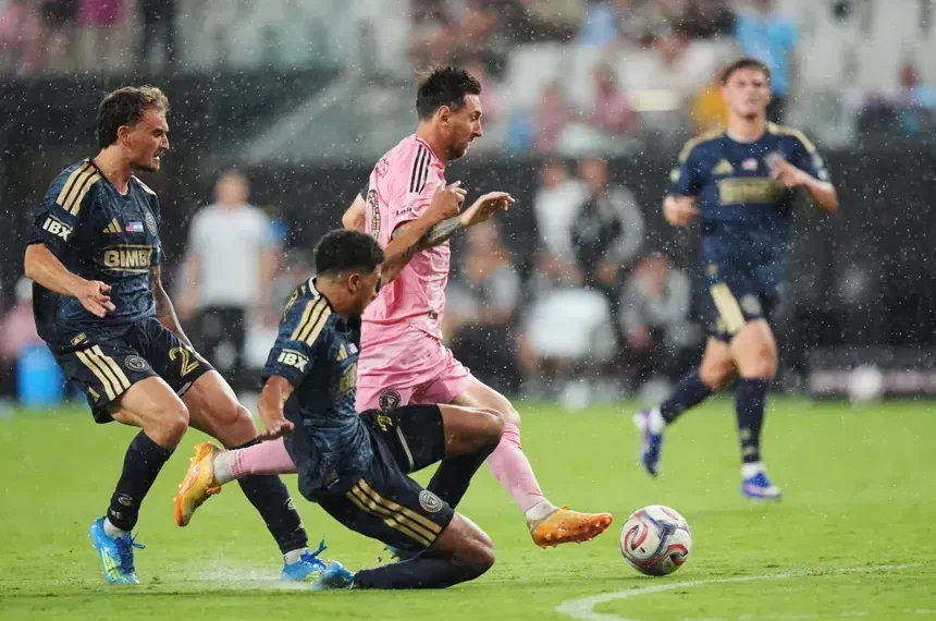 Lionel Messi leaves field after apparent hamstring issue for Inter Miami - AP Photo/Rebecca Blackwell