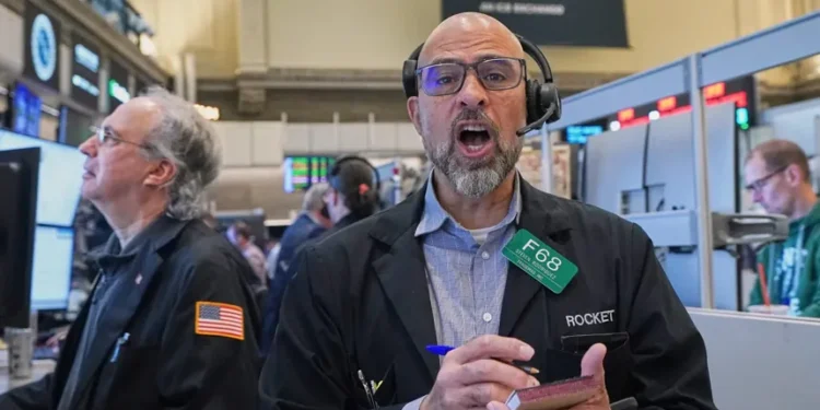 Traders monitor rising oil prices and record U.S. stock indexes - AP Photo/Richard Drew