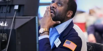 Traders monitor U.S. stock markets as oil prices fluctuate sharply - AP Photo/Richard Drew