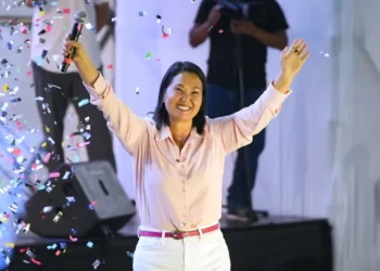 Keiko Fujimori and Roberto Sánchez during Peru presidential campaign events - AP Photo/Guadalupe Pardo