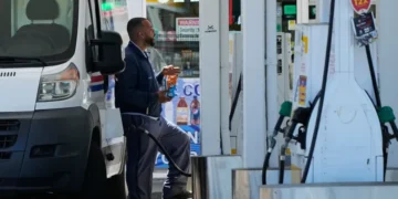 Gas prices and inflation pressures affecting American consumers and markets - AP Photo/Nam Y. HUh