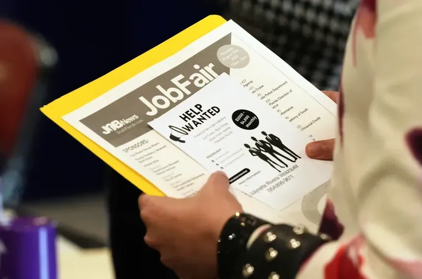 U.S. employers continue hiring despite geopolitical and economic uncertainty - AP Photo/Marta Lavandier, File