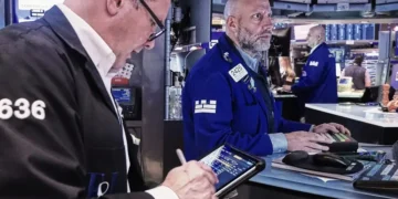 Traders monitor U.S. stock market gains as oil prices decline - AP Photo/Richard Drew