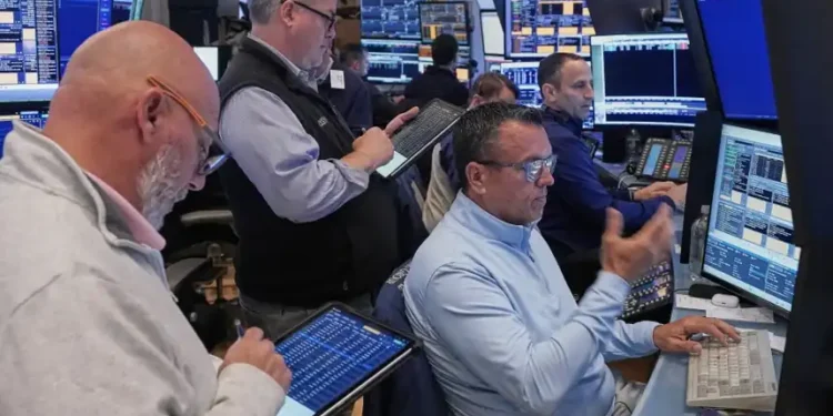 Traders on NYSE as oil prices fluctuate amid geopolitical tensions - AP Photo/Richard Drew