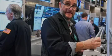 Traders monitor rising U.S. stocks on Wall Street trading floor - AP Photo/Richard Drew