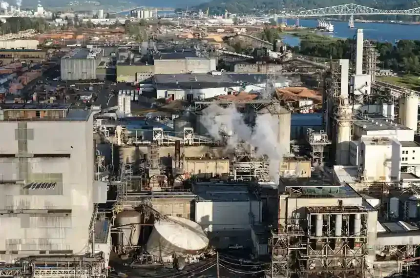 Emergency crews respond to chemical tank rupture at Washington paper mill - Karen Ducey/The Seattle Times via AP