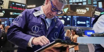 AI semiconductor stocks drive Wall Street rebound amid oil volatility - AP Photo/Richard Drew