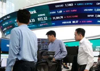 Asian stock markets mixed with Japan and South Korea record highs - AP Photo/Ahn Young-joon