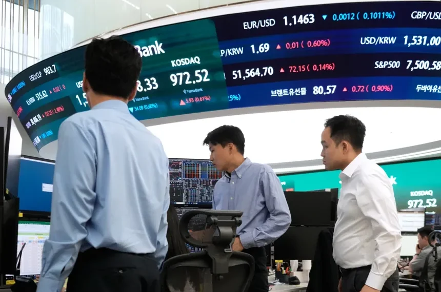 Asian stock markets mixed with Japan and South Korea record highs - AP Photo/Ahn Young-joon