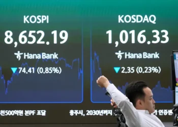 Asian stock market boards as oil prices remain below $80 - AP Photo/Ahn Young-joon