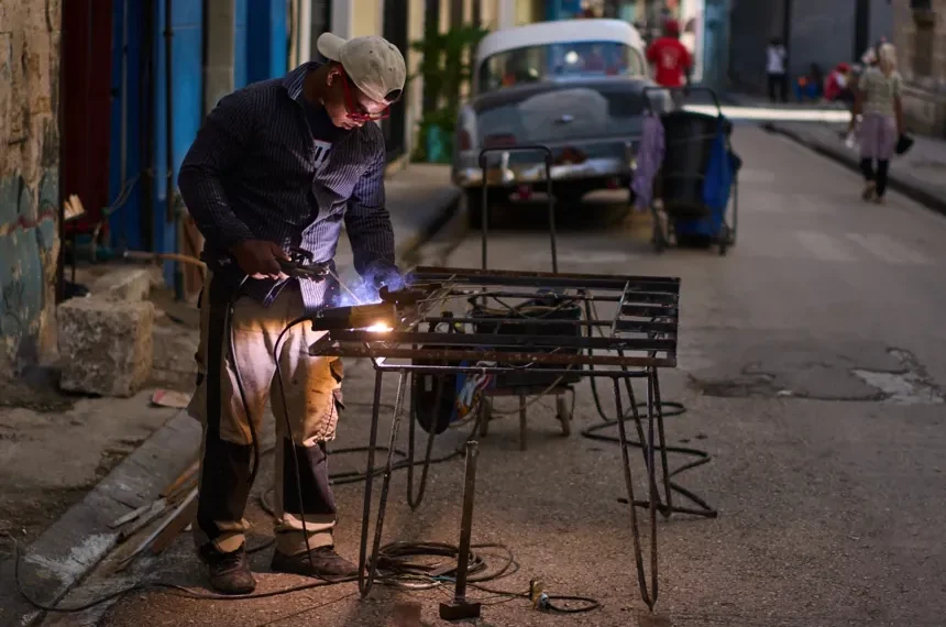 Hospital staff treating patients amid shortages in Cuba - AP Photo/Ramon Espinosa