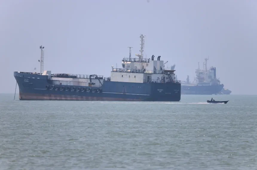Iranian and American diplomacy linked to oil and nuclear talks - Amirhosein Khorgooi/ISNA via AP
