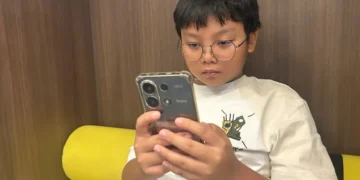 Malaysian family reacts to new social media age restrictionsHew Chee Weng, 11, uses smartphone in Kuala Lumpur, Malaysia, Monday, June 1, 2026 - AP Photo/Syawalludin Zain