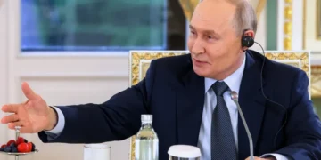 Putin speaks about Russian air defenses after drone attacks - Alexander Kazakov, Sputnik, Kremlin Pool Photo via AP