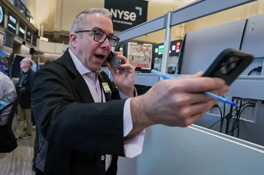 Traders monitor U.S. stock indexes amid falling oil prices - AP Photo/Richard Drew
