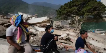 Venezuelan families shelter outdoors after devastating earthquakes damaged homes - AP Photo/Ariana Cubillos