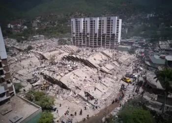 Rescue workers and residents search earthquake rubble in Venezuela - AP Photo/Juan Pablo Arraez