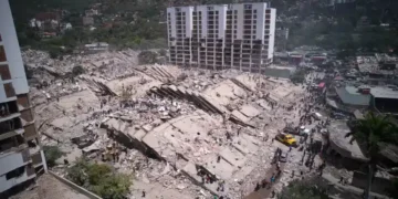 Rescue workers and residents search earthquake rubble in Venezuela - AP Photo/Juan Pablo Arraez