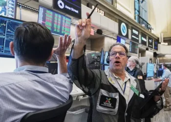 Traders monitor market declines amid technology stock sell-off - AP Photo/Richard Drew