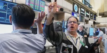 Traders monitor market declines amid technology stock sell-off - AP Photo/Richard Drew