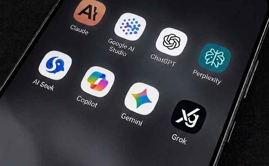 AI chatbot applications displayed on a smartphone screen. — Photo: JournosNews (File)