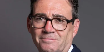 Official 2026 portrait of UK Prime Minister Andy Burnham. Photo: House of Commons/Wikimedia Commons (CC BY 3.0). Cropped and resized by JournosNews.