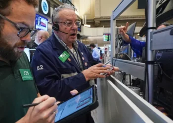 Oil price chart and global stock market screens after Iran ceasefire uncertainty - AP Photo/Richard Drew