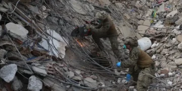 Rescue workers search collapsed buildings after devastating earthquakes in La Guaira - AP Photo/Ariana Cubillos