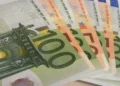 100 euro banknote displayed as a currency reference image, showing the denomination and design of the euro currency.