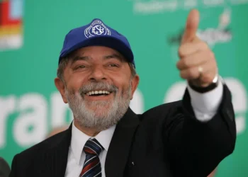 Brazilian President Luiz Inácio Lula da Silva waves to people during a ceremony marking the start of UFSCar construction works in Sorocaba.