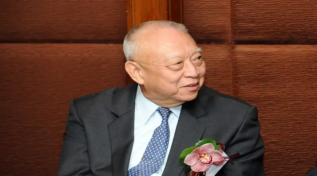 Alar Streimann meets Tung Chee Hwa during an official Estonia-China diplomatic meeting in February 2011.