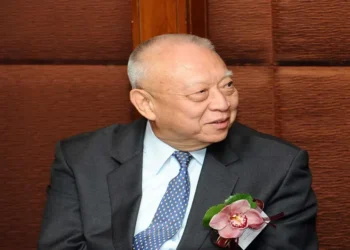 Alar Streimann meets Tung Chee Hwa during an official Estonia-China diplomatic meeting in February 2011.