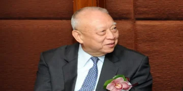 Alar Streimann meets Tung Chee Hwa during an official Estonia-China diplomatic meeting in February 2011.