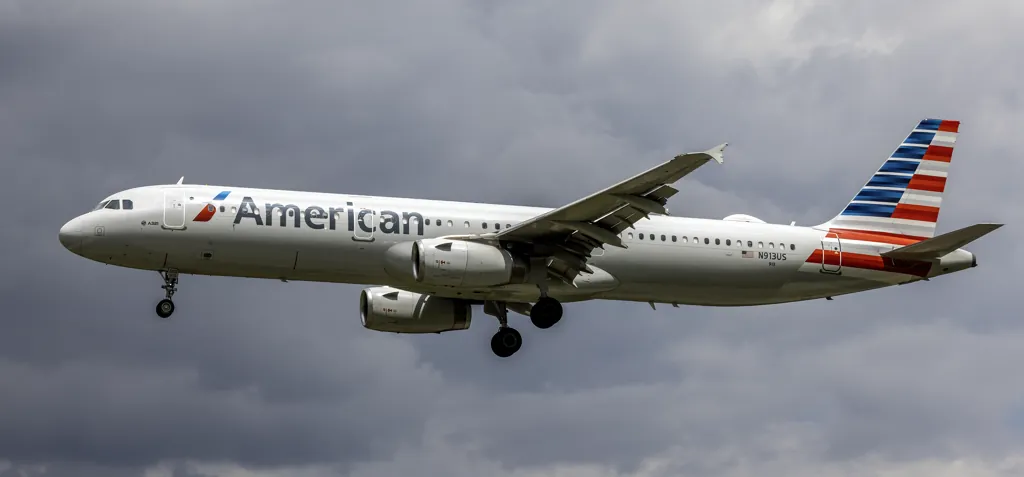 merican Airlines Airbus A321-231 N913US on final approach at Baltimore-Washington International Airport in Maryland on May 8, 2025.